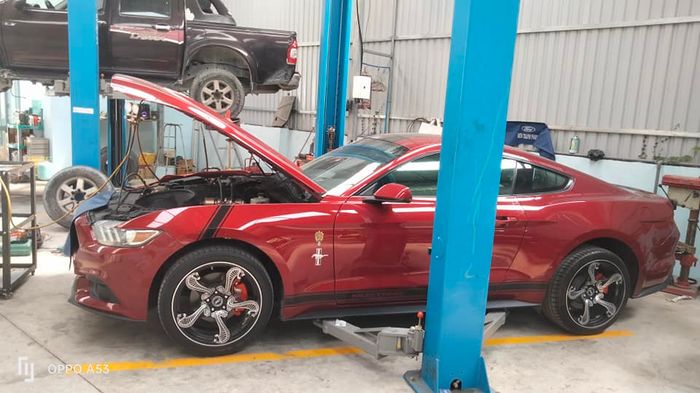 Không gian làm việc chuyên nghiệp tại Garage Vinh Phát