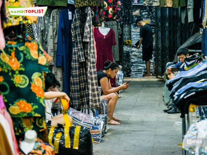 cho-ninh-hiep-thien-duong-hang-quang-chau-gia-sỉ-Mytour