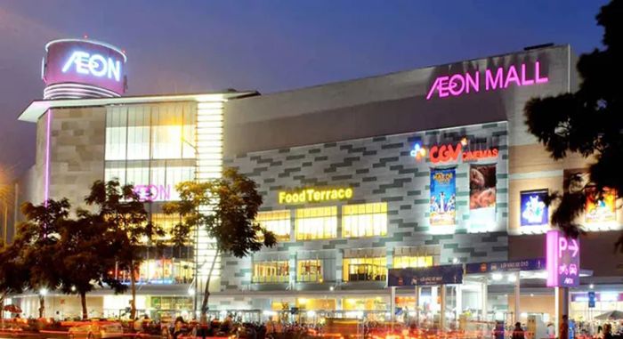 AEON MALL Long Biên cung cấp một sự lựa chọn phong phú với các sản phẩm đa dạng, từ hàng tiêu dùng đến thực phẩm tươi sống, phục vụ tất cả các nhu cầu của khách hàng.