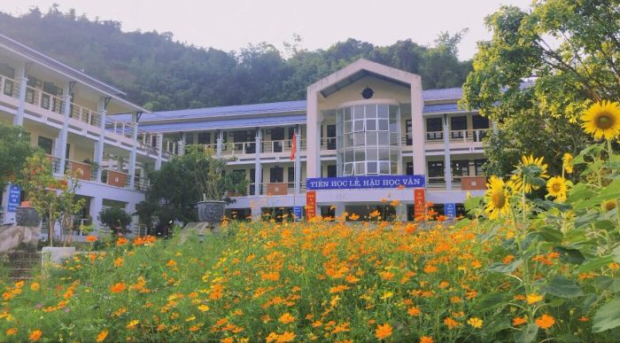 Khuôn viên xanh mát với cơ sở vật chất đẳng cấp tại THPT Chuyên Bắc Kạn