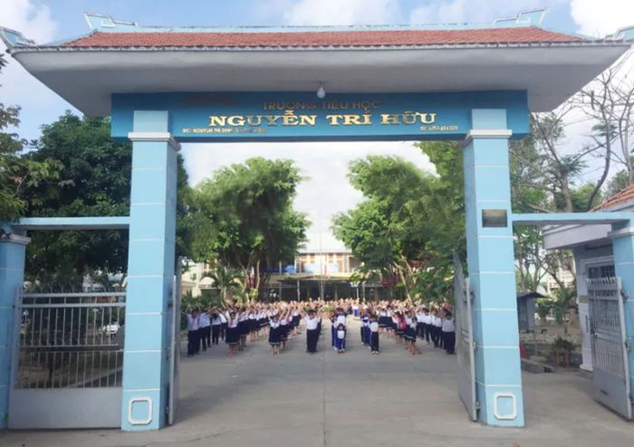 Không gian xanh mát cùng cơ sở vật chất hiện đại tại Trường Nguyễn Trí Hữu