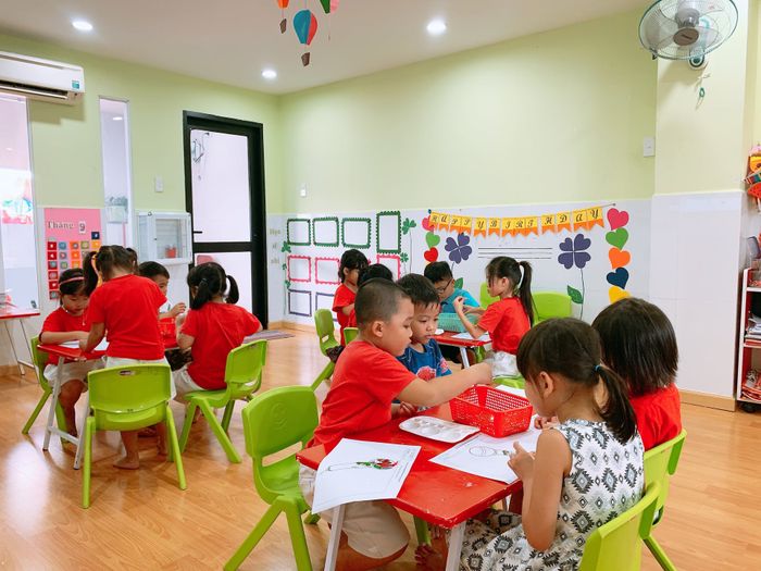 Những khoảnh khắc đáng yêu của các bé trong giờ học Montessori tại Worldkids 5 Bình Tân