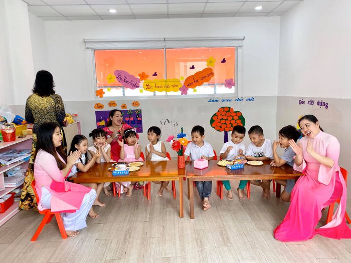 Khoảnh khắc đáng yêu của các bé trong giờ học sáng tạo tại Trường mầm non Chìa Khóa Vàng (GoldenKey Kindergarten)