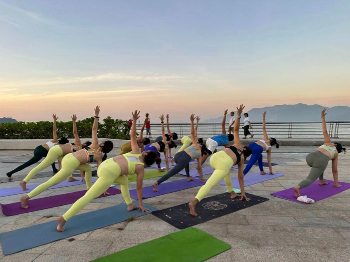 Hình ảnh học viên tại Shanti Yoga Home - Khoảnh khắc hòa quyện cùng yoga