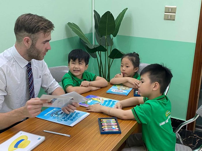 SUNNY English Center - Hình ảnh hoạt động ngoại khóa sôi động cùng giáo viên nước ngoài