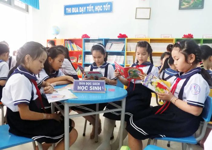 Các hoạt động thể chất và văn nghệ sôi nổi tại Trường Tiểu Học Thị Trấn Giồng Trôm
