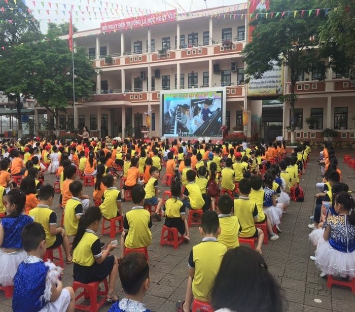 Góc nhìn chân thực về Trường Tiểu học Hoàng Văn Thụ: Không gian học tập hiện đại với phòng chức năng được trang bị đầy đủ, tạo điều kiện tốt nhất cho việc dạy và học.