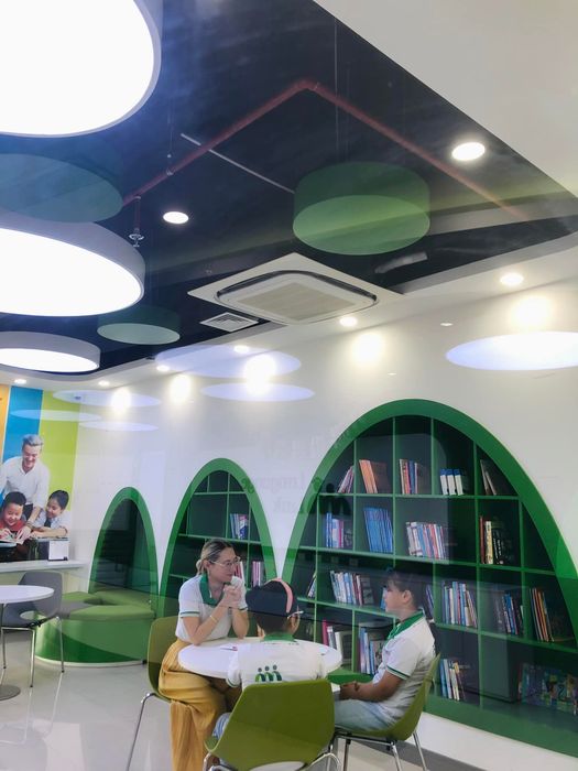 Language Link Academic - Hình ảnh lớp học tương tác với giáo viên bản ngữ