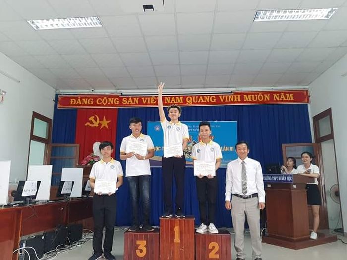 Góc nhìn đầu tiên về THPT Xuyên Mộc - Ngôi trường 35 năm tuổi (Ảnh 1)