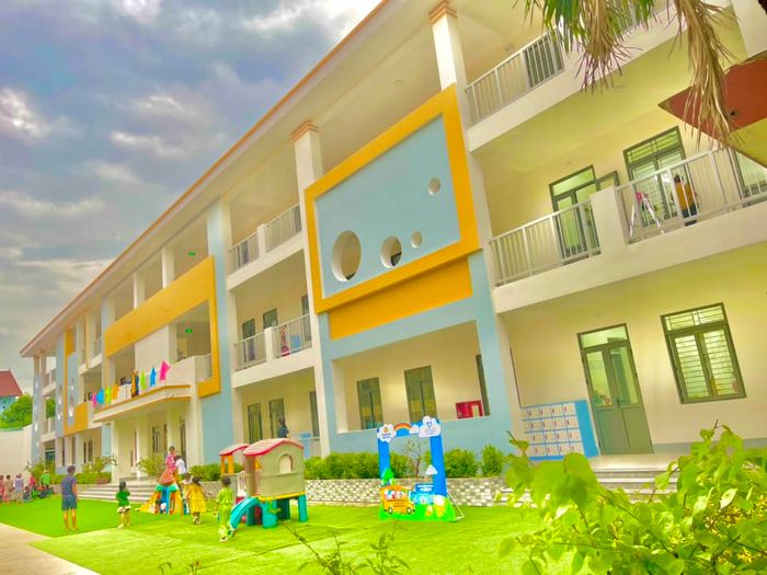 Hình ảnh 1 Trường Mầm Non Quang Trung 1 - Không gian xanh mát với khuôn viên được thiết kế chuẩn mực, thân thiện với trẻ thơ
