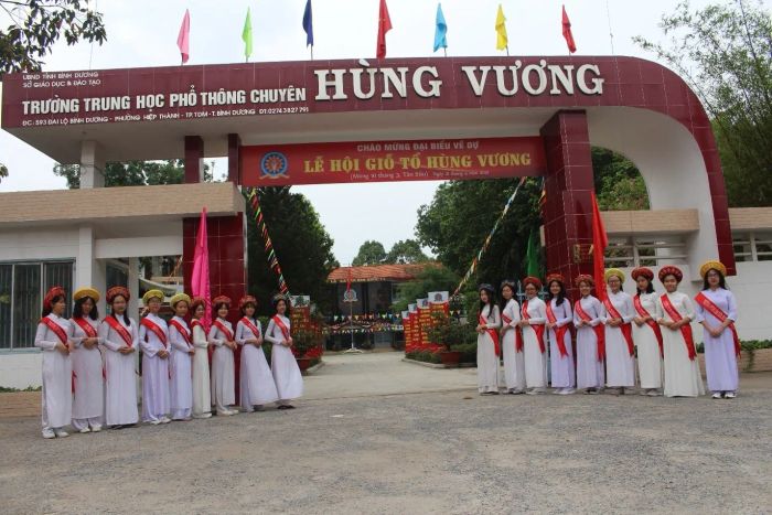 Ảnh 1: Trường THPT Chuyên Hùng Vương - Bình Dương - Điểm đến của những tài năng trẻ