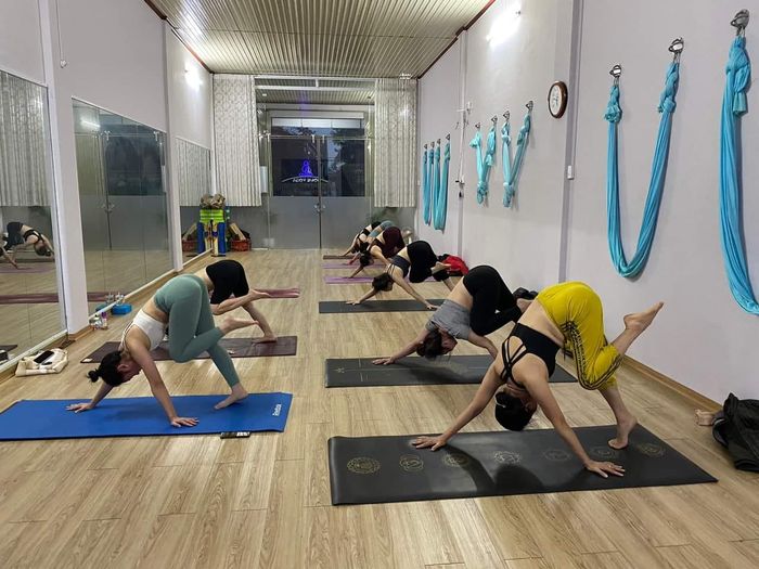 Không gian ấm cúng tại Home Yoga - Ảnh 1