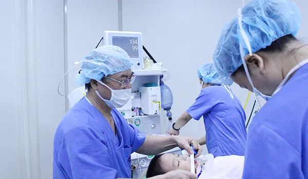 Hình ảnh phòng khám tiêu chuẩn quốc tế tại Bệnh viện An Việt