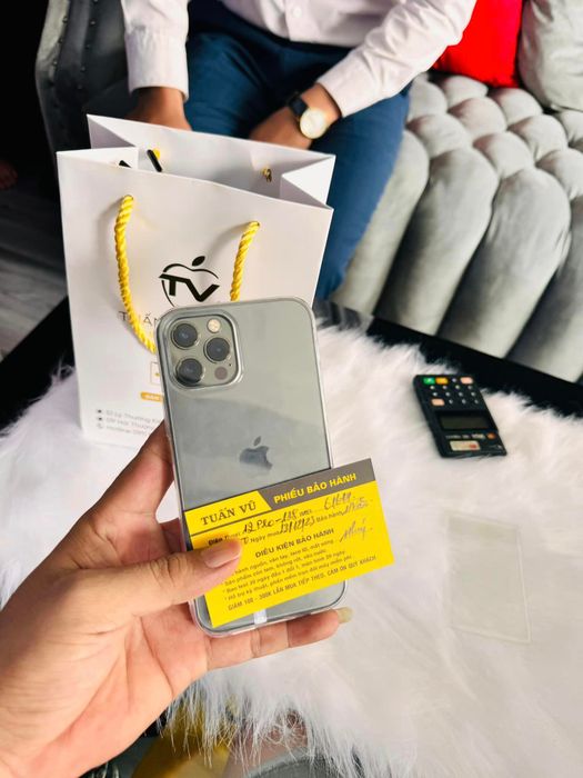 Không gian trưng bày chuyên nghiệp tại Tuấn Vũ Mobile