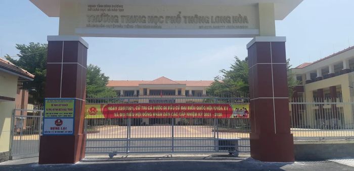 Ảnh 1: Trung học phổ thông Long Hòa - Một ngôi trường với môi trường học tập thân thiện