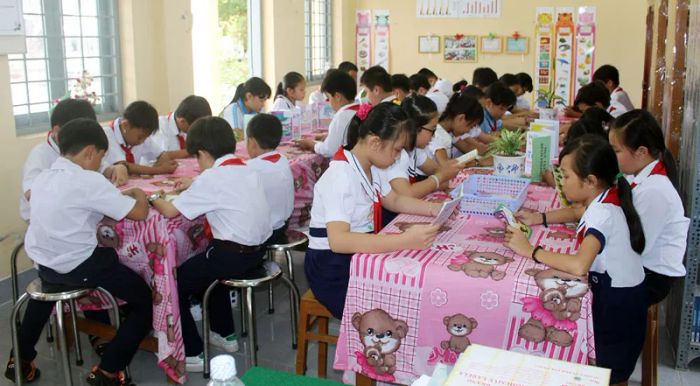 Cơ sở vật chất khang trang và khuôn viên xanh tại Trường Tiểu học Trần Hoàn Vũ
