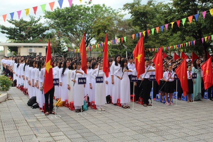 Khuôn viên xanh mát của THCS Nguyễn Khuyến