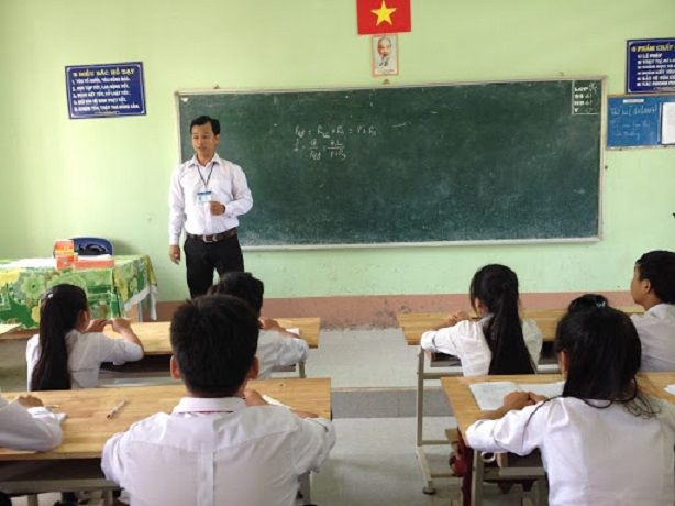 Hình ảnh minh họa thầy giáo đứng lớp (Nguồn: Internet)