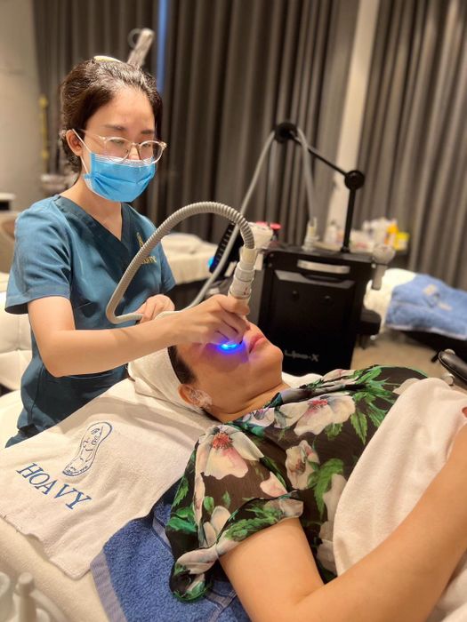 Không gian sang trọng và dịch vụ chuyên nghiệp tại Thẩm Mỹ Viện HoaVy