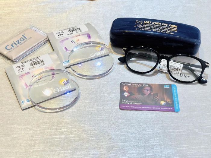 Hệ thống máy móc đo mắt công nghệ cao tại EYE CARE
