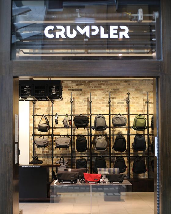 Hình ảnh đặc trưng của thương hiệu Crumpler