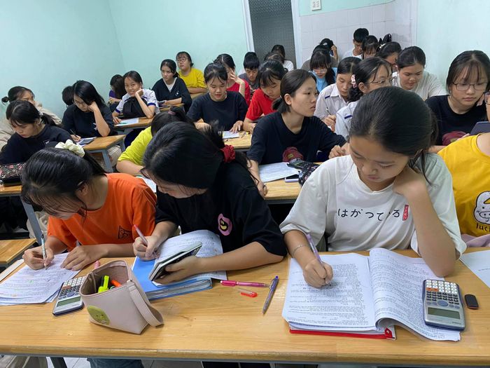 Hình ảnh 2 về TRUNG TÂM MINH HOÀNG - Nơi những con số biết nói và giấc mơ điểm 10 thành hiện thực