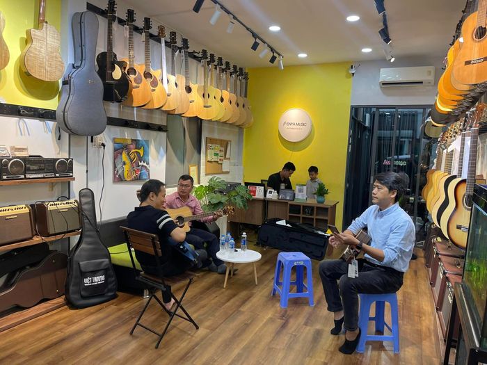 Góc sáng tạo đầy cảm hứng tại Guitar Đồng Tâm