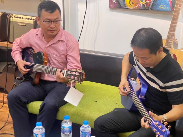 Hình ảnh lớp học đầy cảm hứng tại Guitar Đồng Tâm