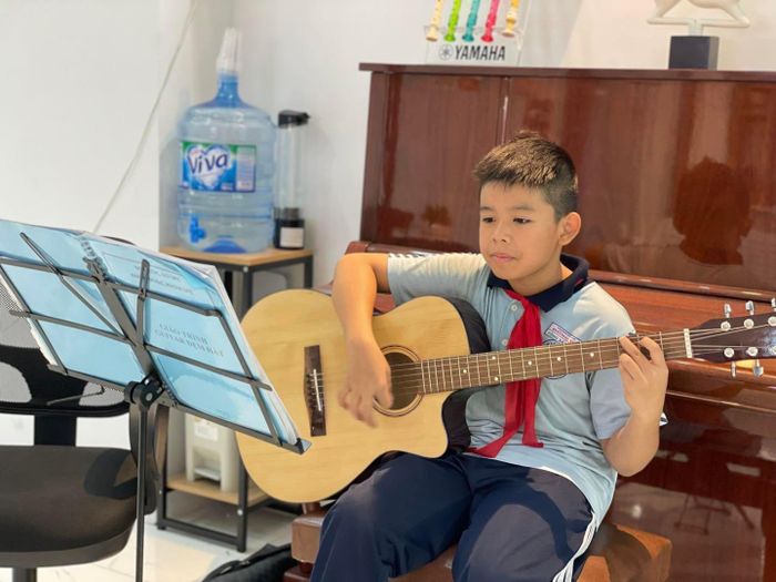 Hình ảnh lớp học đầy cảm hứng tại Rainbow Music