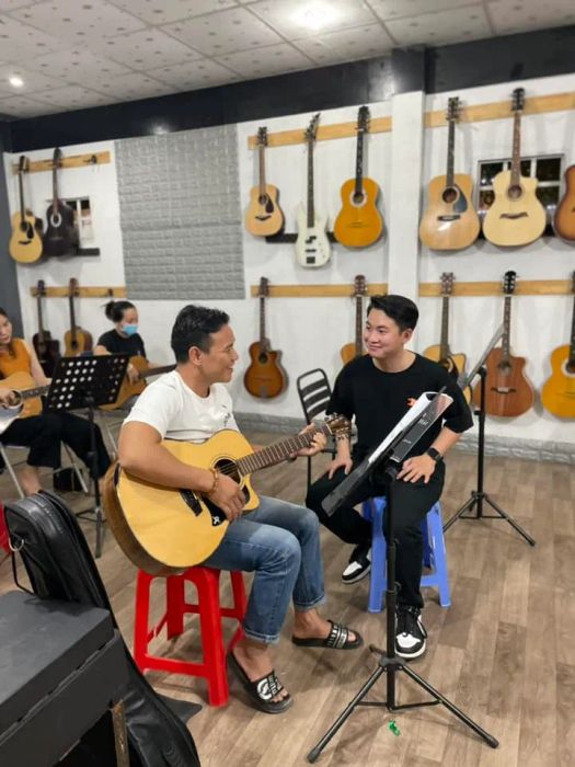 Lớp học guitar đầy cảm hứng tại B.O Music Center
