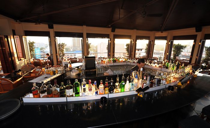 Saigon Saigon Rooftop Bar - Ảnh 2