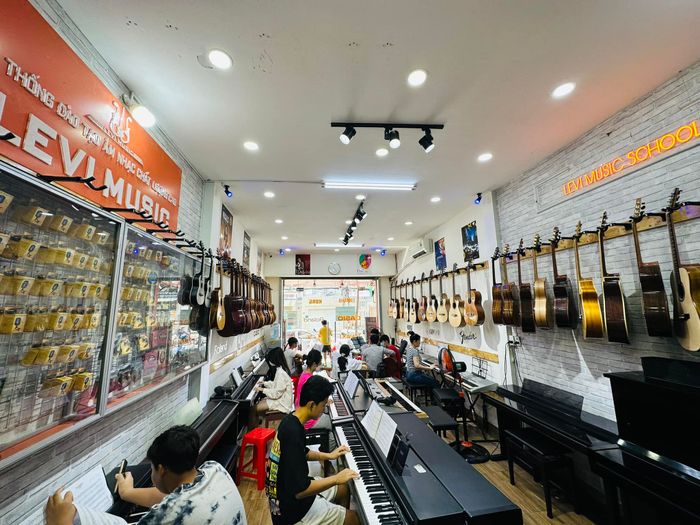 Bộ sưu tập nhạc cụ đa dạng tại Levi Music School - Ảnh 2