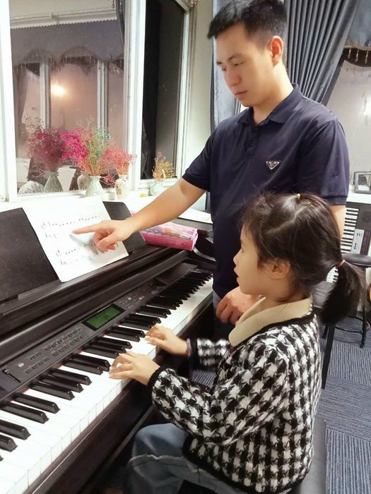 Hình ảnh biểu diễn của học viên Quế Võ Music
