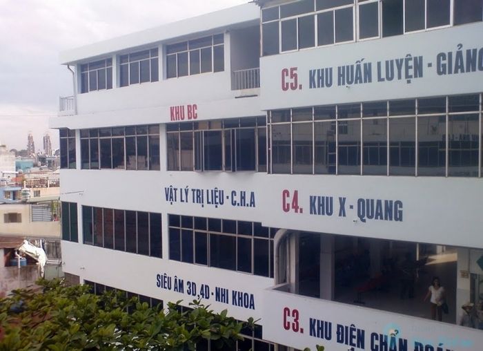 Hình ảnh đầu tiên về Bệnh Viện Hòa Hảo - công trình y tế hiện đại với kiến trúc đẹp và tiện ích vượt trội.