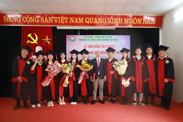Trường Cao đẳng Công Thương Việt Nam ảnh 2