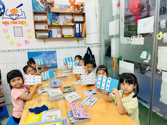 Hoạt động giáo dục tại Hoa Tâm Việt