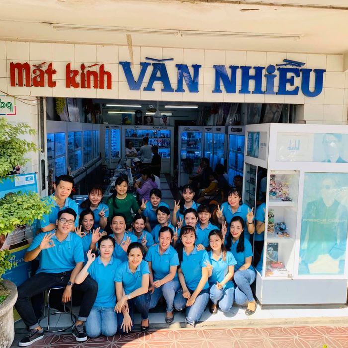Không gian trưng bày đa dạng tại Mắt kính Văn Nhiều