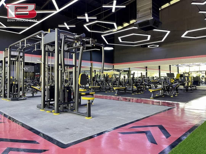 Khu vực tập luyện đa năng tại Gym Bình Phước