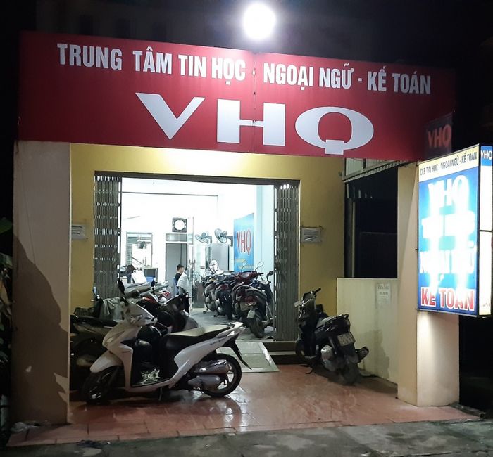 Hình ảnh giảng viên và học viên tại Trung tâm VHQ
