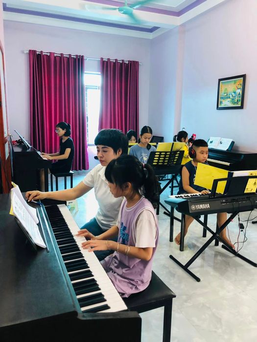 Hình ảnh giảng dạy chuyên nghiệp tại D-Music