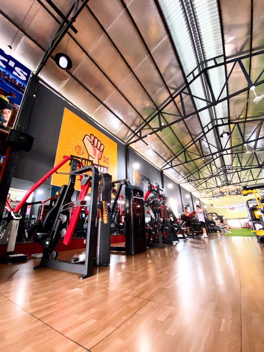 Hình ảnh khu vực tập luyện cao cấp tại TOP GYM