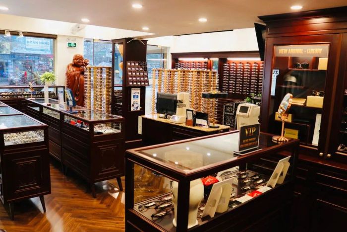 Không gian hiện đại tại Kính mắt Nguyễn Anh