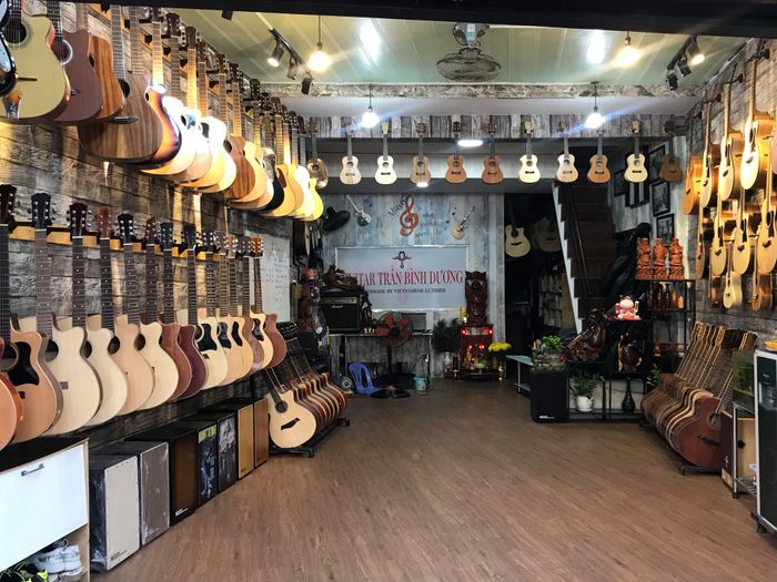 Không gian trưng bày ấn tượng tại Guitar Trần Bình Dương - Ảnh 1