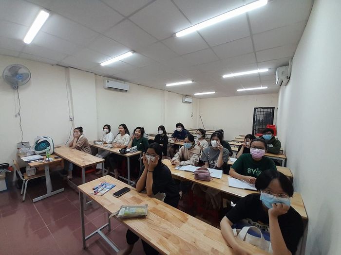 Hình ảnh 2 Luyện Thi THPT Thầy Nhật - Hóa: Thí nghiệm trực quan sinh động giúp học sinh dễ dàng tiếp thu kiến thức
