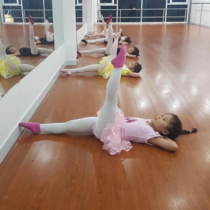 Hình ảnh học viên biểu diễn tại Trung tâm Nghệ thuật Vũ Mỹ
