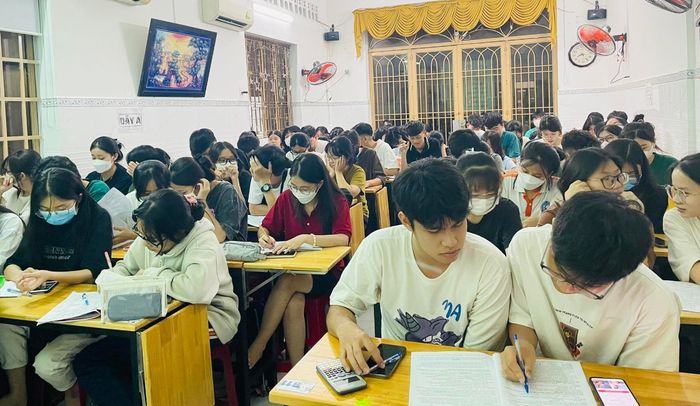 Hình ảnh 1 Luyện Thi THPT Cô Nhung - Tiếng Anh: Không gian học tập hiện đại, truyền cảm hứng