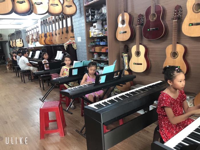 Hình ảnh lớp học piano tại Suối Nhạc Quảng Ngãi