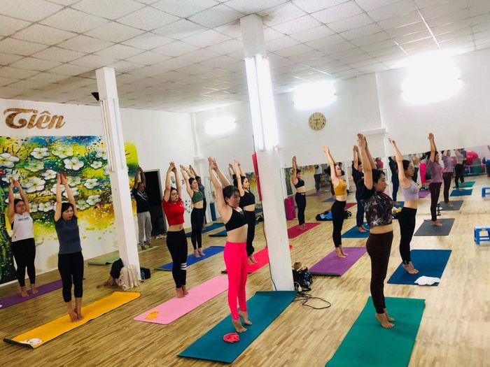 Không gian tập luyện tại CLB Yoga Cát Tiên