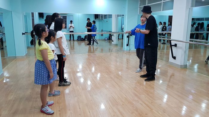 Hình ảnh lớp học nghệ thuật tại Trung tâm Âm nhạc Ánh Dương