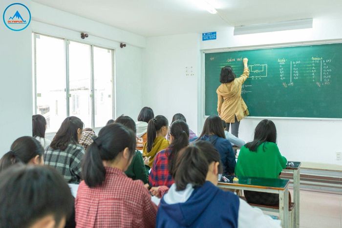 Hình ảnh lớp học đầy cảm hứng tại Trung tâm OLYMPUS